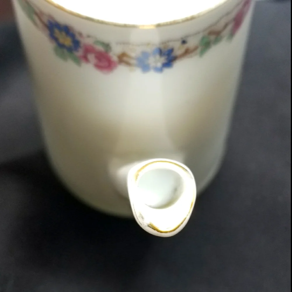 VINTAGE VICTORIA AUSTRIA PORCELAIN TEAPOT HAND PAINTED GOLD TRIM